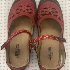 JBU Women's Red Floral Cutout Flats